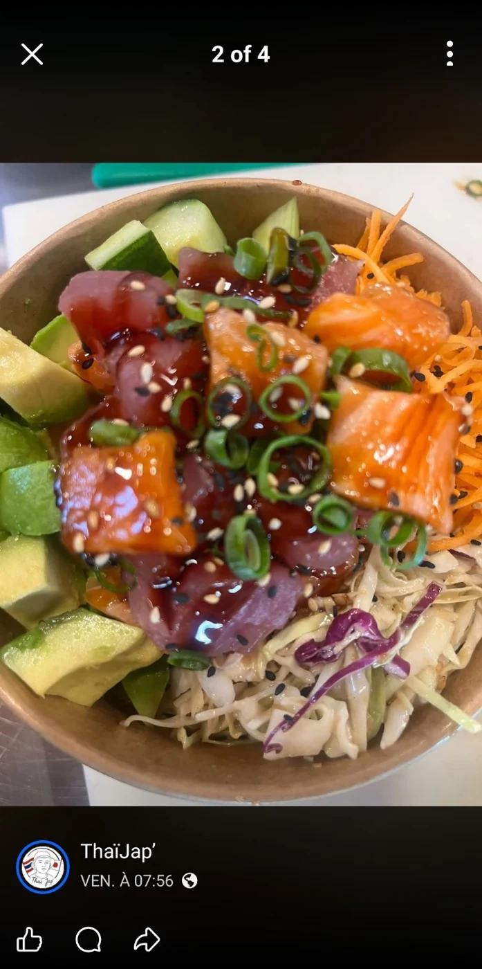 Bowl coloré au saumon, thon et avocat